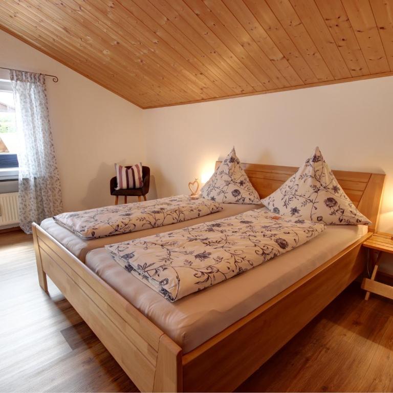 Ferienwohnung Hartwimmer - Chiemgau Karte - Apartment mit Balkon - 5