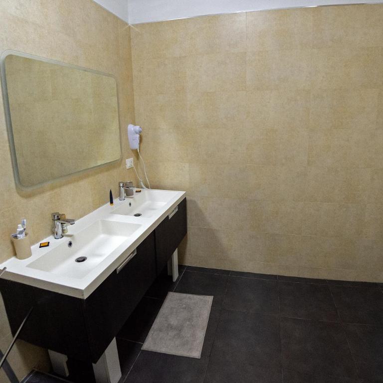 B&B A CASA DI MARCO Salerno CENTRO - Camera Familiare con Bagno Privato - 3