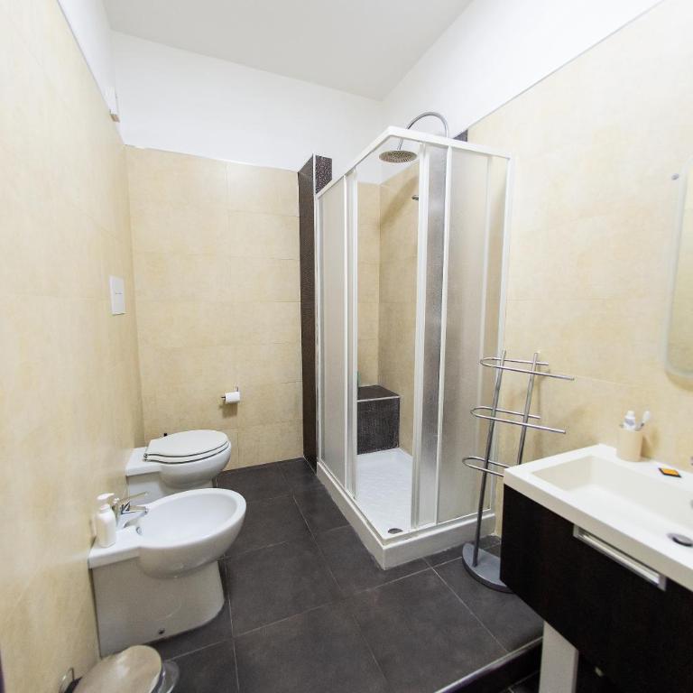 B&B A CASA DI MARCO Salerno CENTRO - Camera Familiare con Bagno Privato - 2