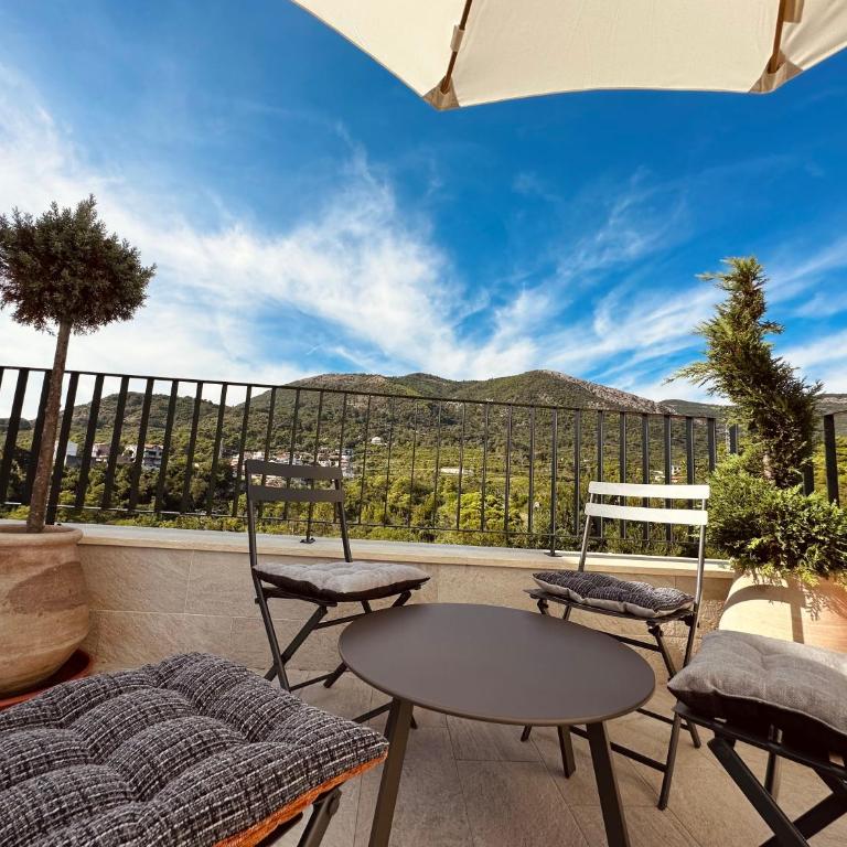 Adriatic Dream - Family Room with Garden View - 2