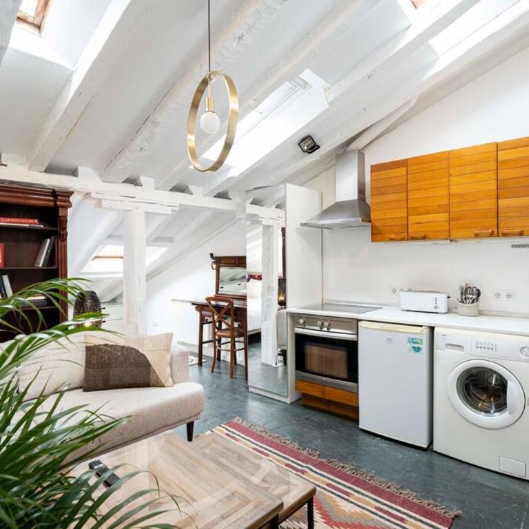 Beautiful central attic-Malasaña-Gran Vía-FUEN42 - One-Bedroom Apartment - 4