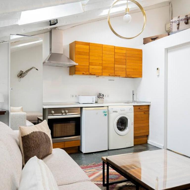 Beautiful central attic-Malasaña-Gran Vía-FUEN42 - One-Bedroom Apartment - 7