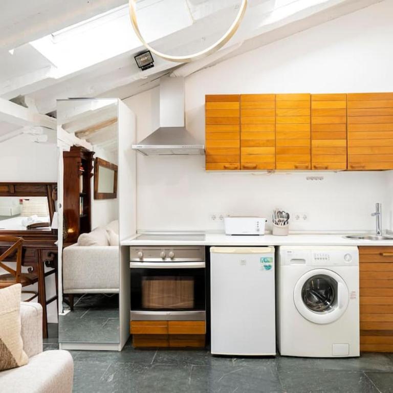 Beautiful central attic-Malasaña-Gran Vía-FUEN42 - One-Bedroom Apartment - 11