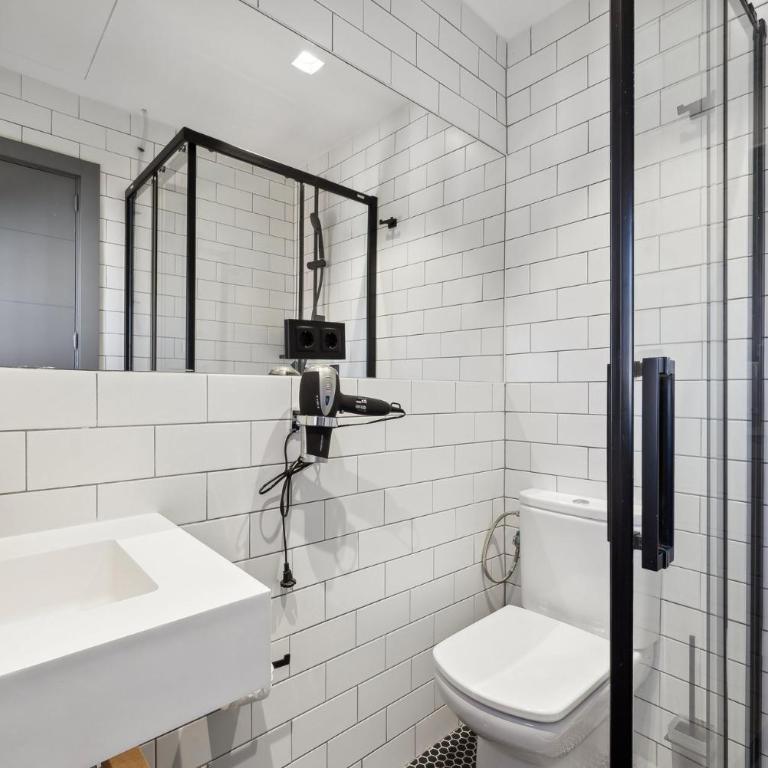 Limehome Madrid Calle de Santa Ana - estancia temporal - Two-Bedroom Apartment with rooftop terrace - 9
