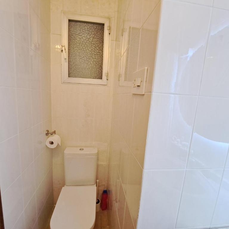 3 bedroom Flat with WiFi - Three-Bedroom Apartment - 2