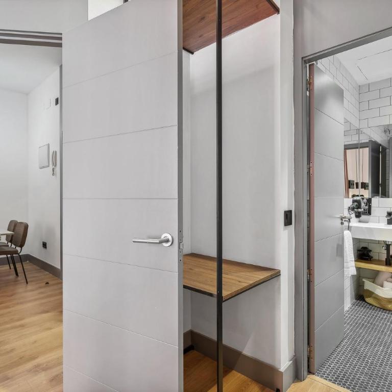 Limehome Madrid Calle de Santa Ana - estancia temporal - One-Bedroom Apartment with balcony - 5