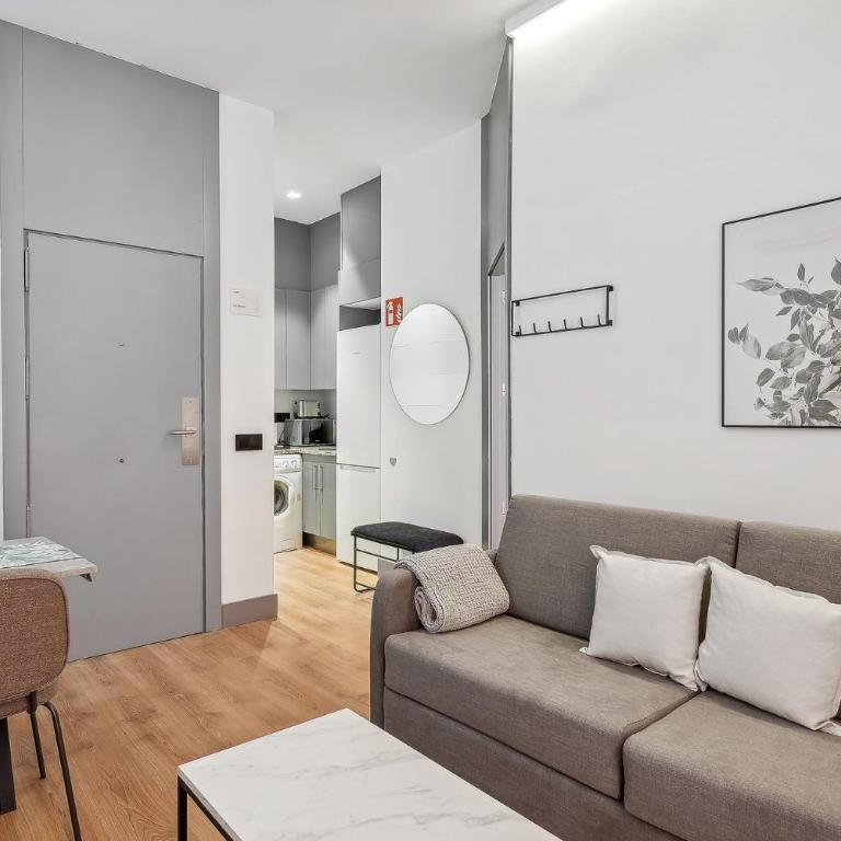Limehome Madrid Calle de Santa Ana - estancia temporal - One-Bedroom Apartment with balcony - 3