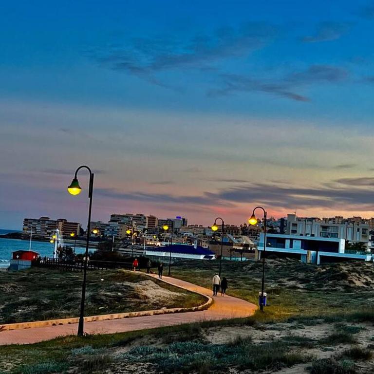 Torrevieja La Mata Primera línea playa - Apartamento con terraza y vistas parciales al mar - 42