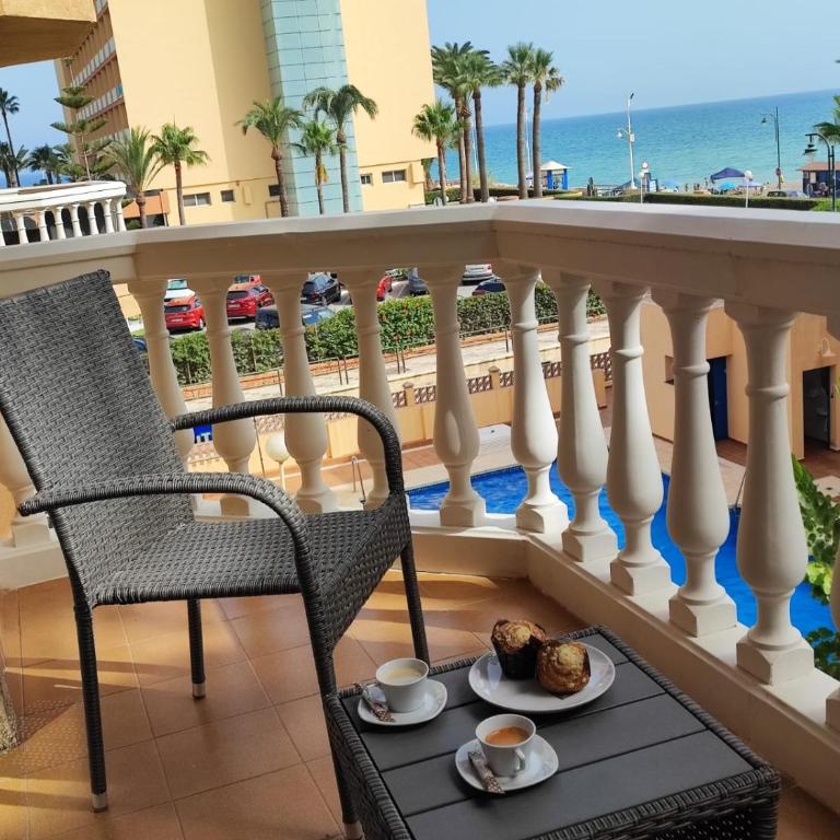 Beachfront Apartment with Pool & Sea View Terrace, Guadalmar Málaga - Apartamento de 3 dormitorios - 2