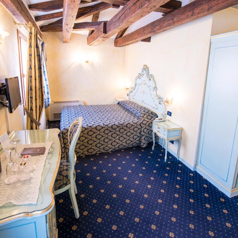 Locanda Ca' Zose - Camera Superior Matrimoniale/Doppia con Letti Singoli con Vista Canale - 1