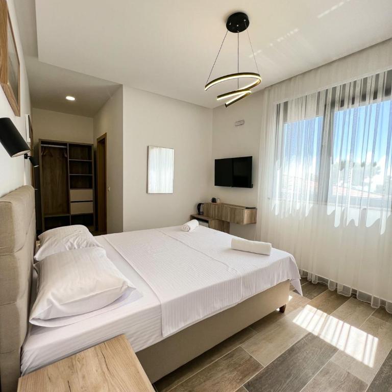 Square Residence & Pool - Economy Double Room - 1
