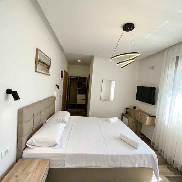 Square Residence & Pool - Economy Double Room - 2