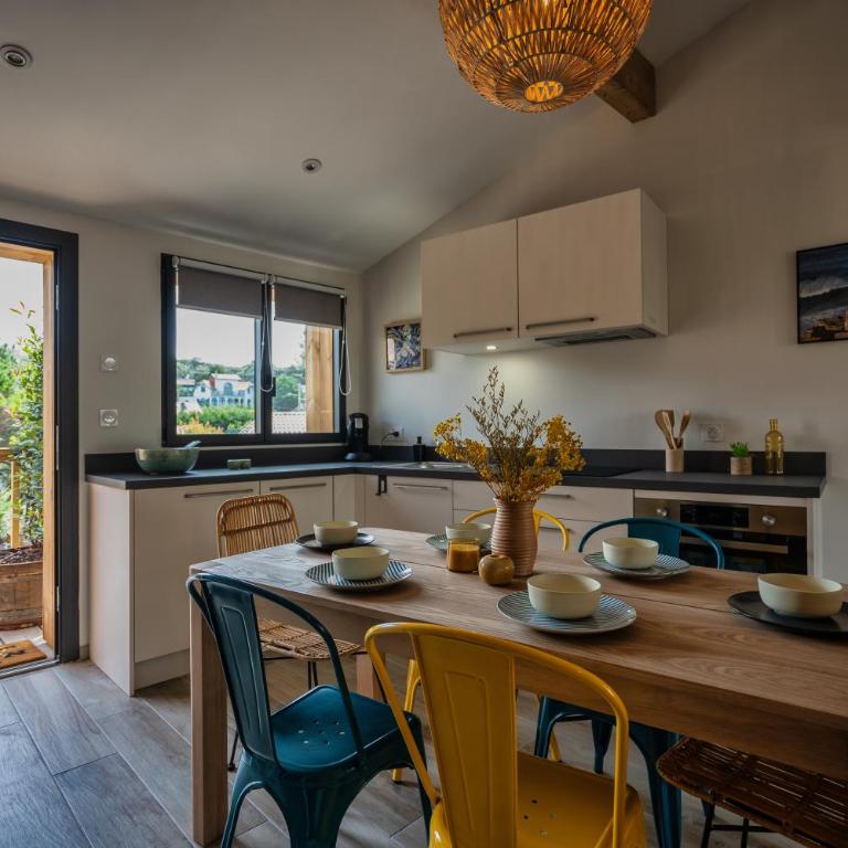 Magic Surf House - Two-Bedroom Apartment - 6