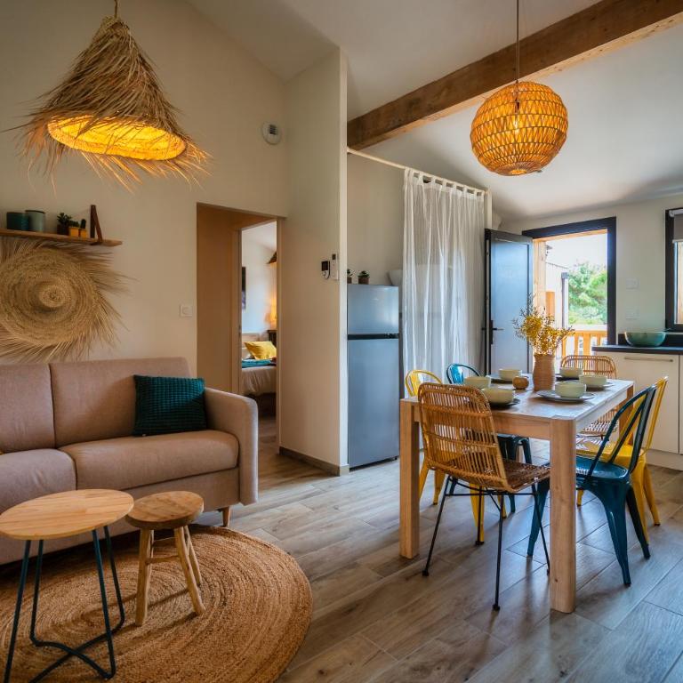 Magic Surf House - Two-Bedroom Apartment - 2