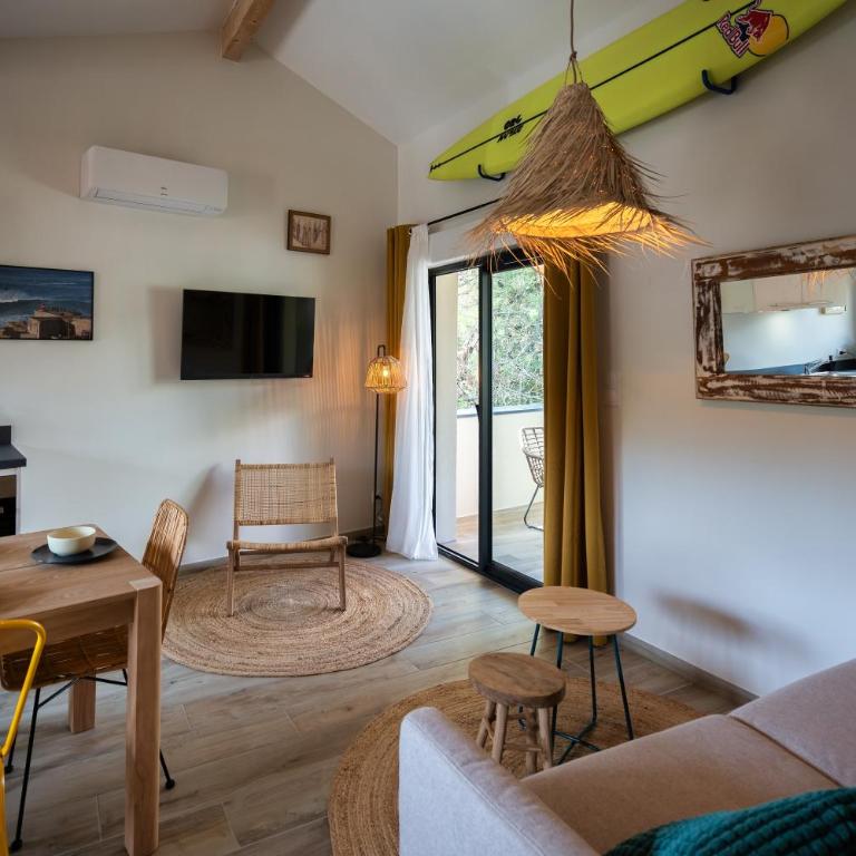 Magic Surf House - Two-Bedroom Apartment - 1
