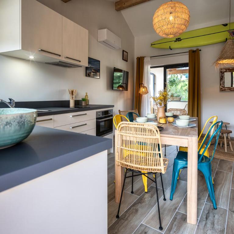 Magic Surf House - Two-Bedroom Apartment - 11