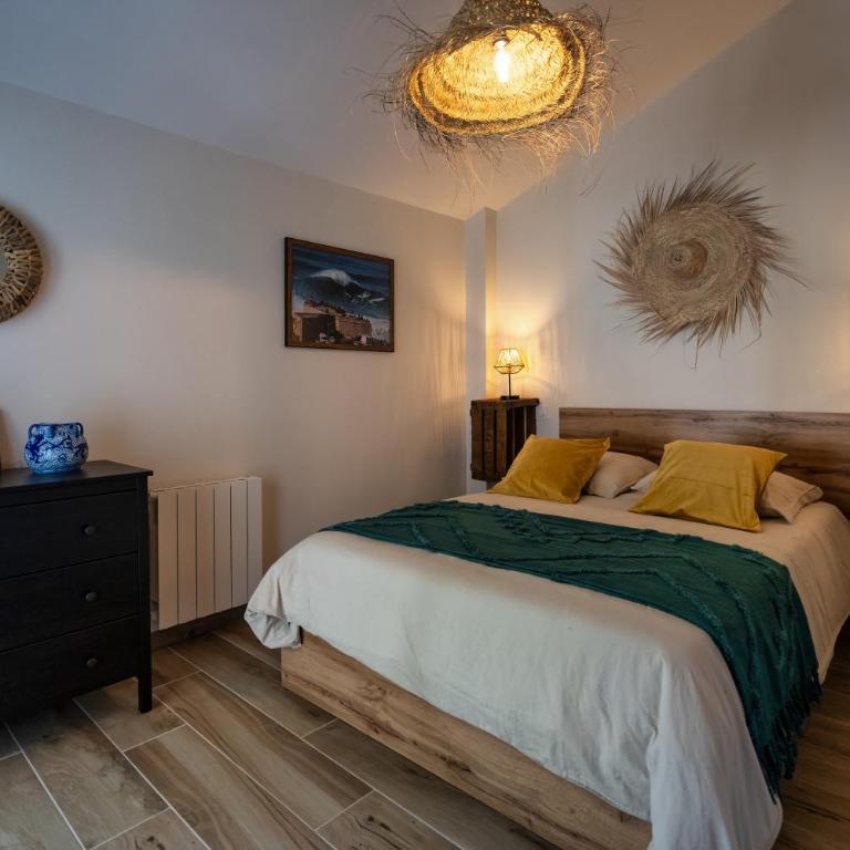 Magic Surf House - Two-Bedroom Apartment - 10