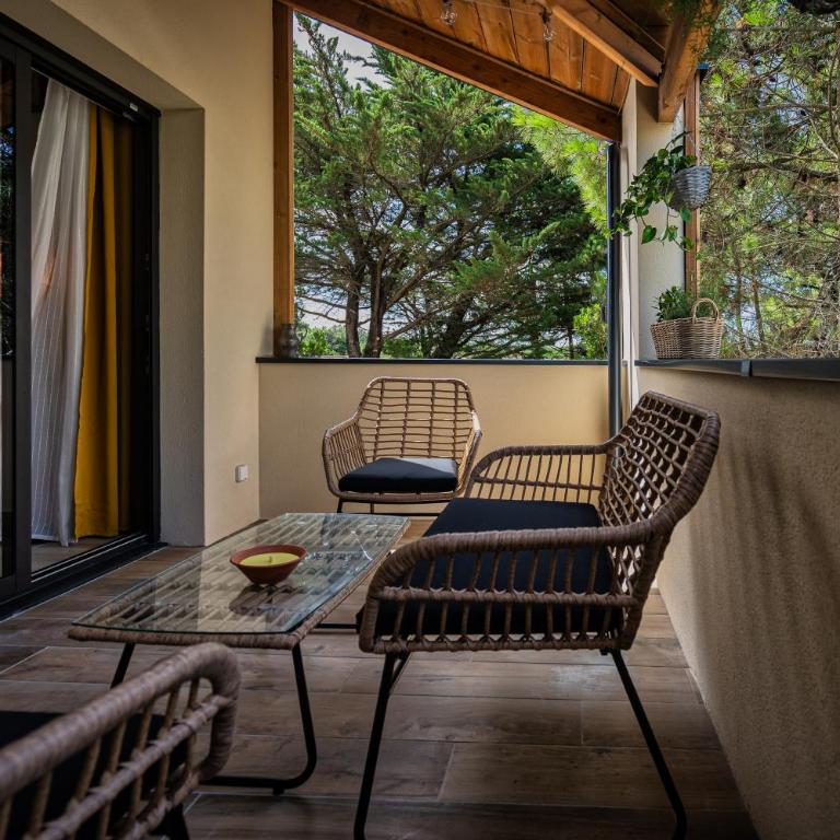 Magic Surf House - Two-Bedroom Apartment - 13