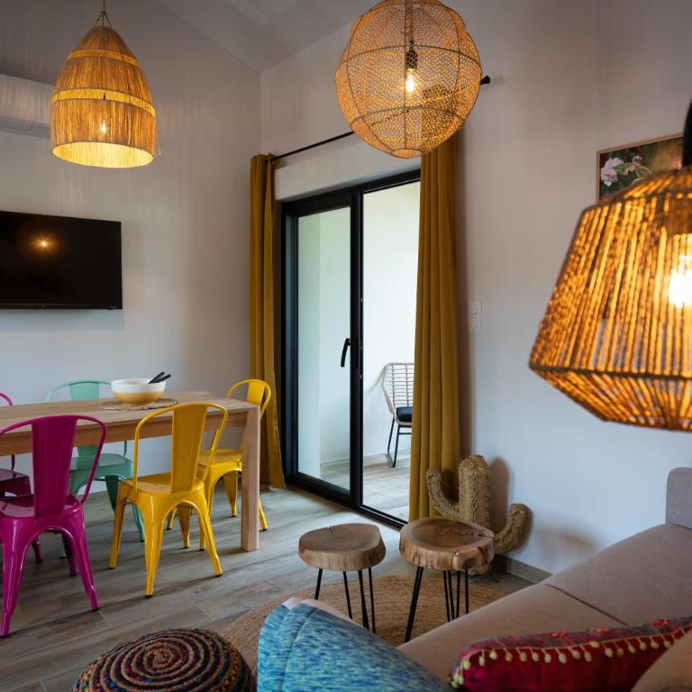 Magic Surf House - Two-Bedroom Apartment - 3