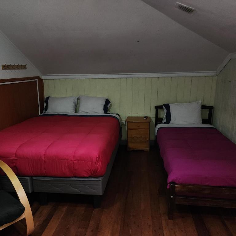 Hostal Capricho de Carlitos - Queen Room with Shared Bathroom - 1