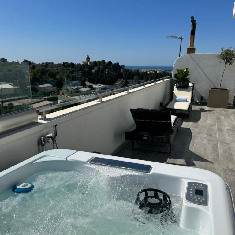 18 Dante Luxury Suites - Camera Queen con Vasca Idromassaggio - 27