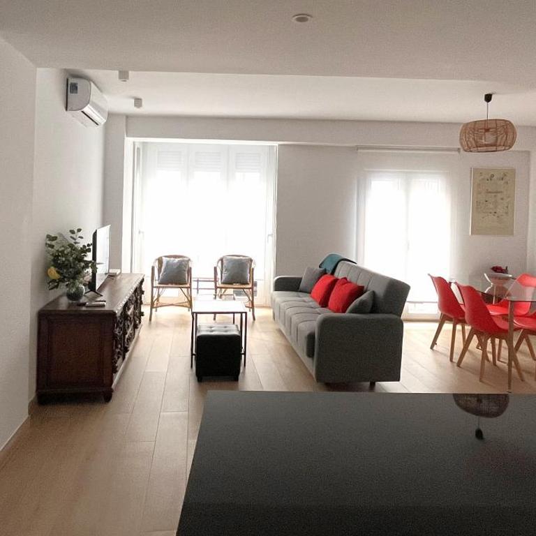 Precioso apartamento con patio - Two-Bedroom Apartment - 20