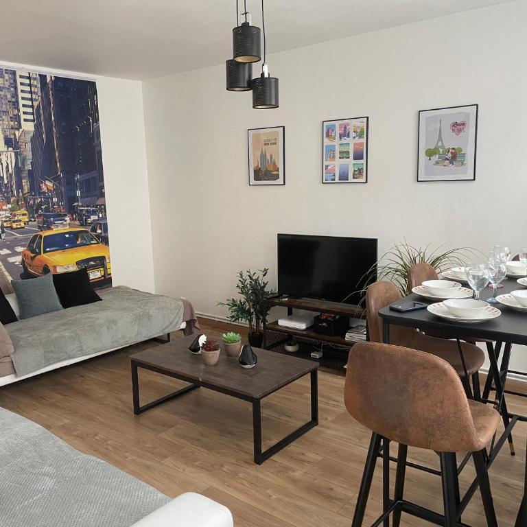 Appartement Spacieux Centre Gare Visitation - Three-Bedroom Apartment - 33