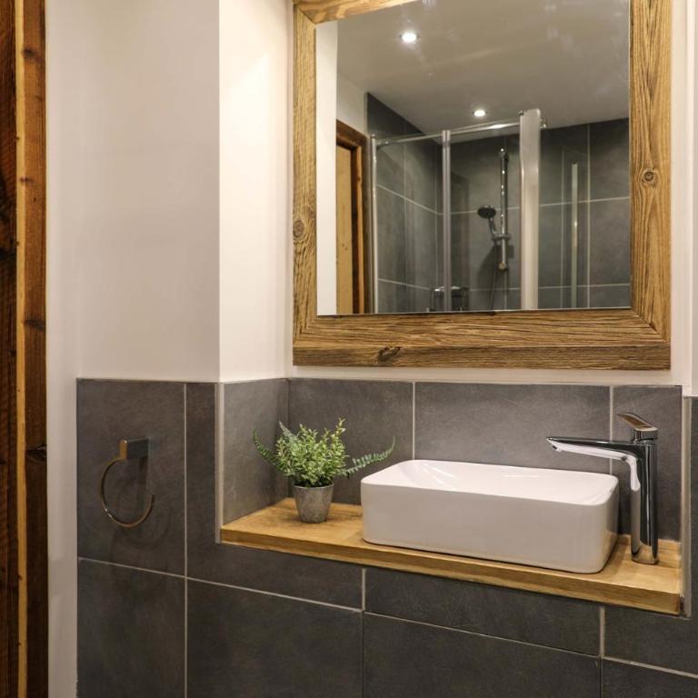 Le Brevent 1 Apartment - Two-Bedroom Apartment - 11