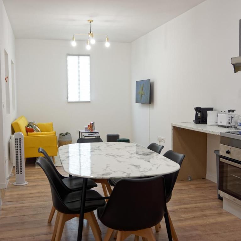 Le PERPInB - 6 personnes - Bureau & wifi - Appartement 3 Chambres - 10