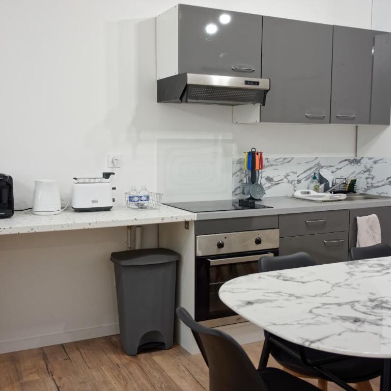 Le PERPInB - 6 personnes - Bureau & wifi - Appartement 3 Chambres - 12