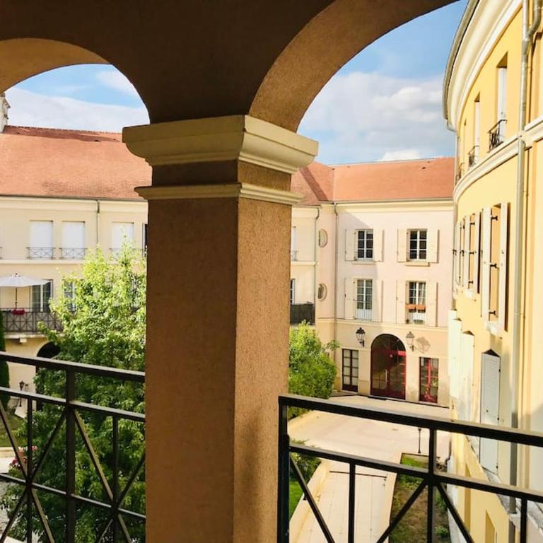 Disney cosy lounge - Two-Bedroom Apartment - 1