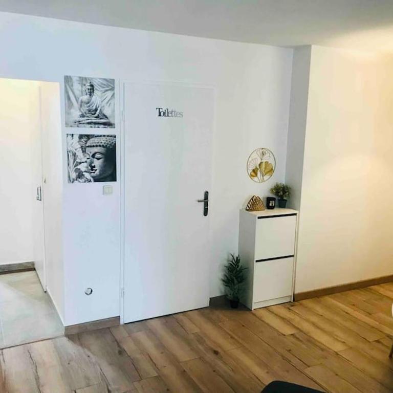 Disney cosy lounge - Two-Bedroom Apartment - 6