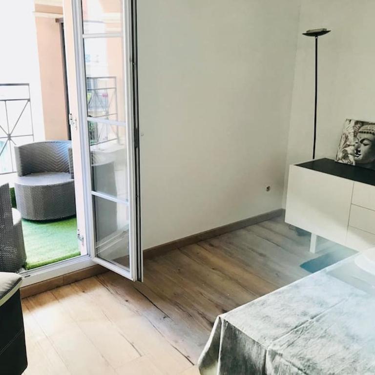 Disney cosy lounge - Two-Bedroom Apartment - 7