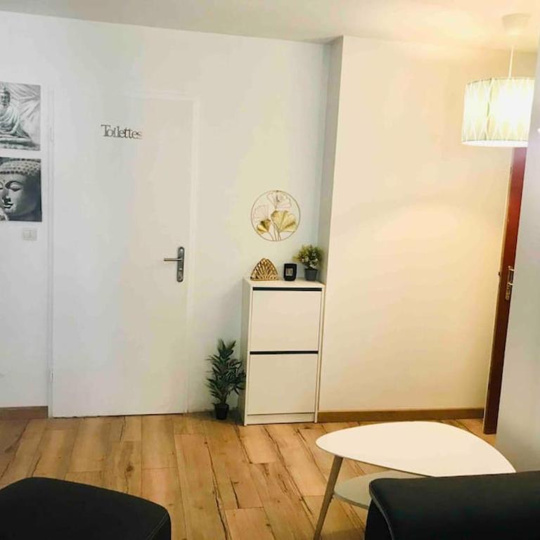 Disney cosy lounge - Two-Bedroom Apartment - 14