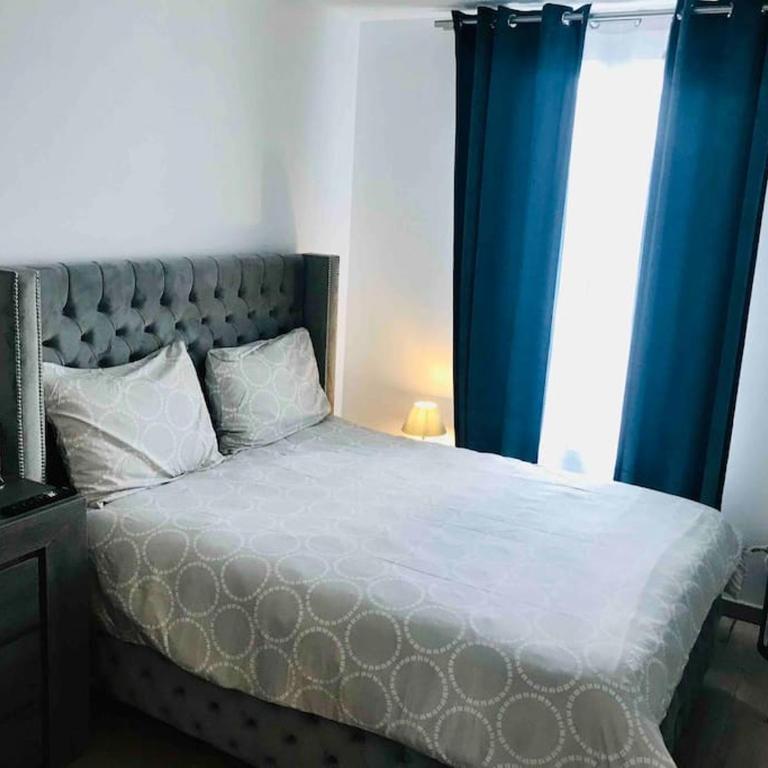 Disney cosy lounge - Two-Bedroom Apartment - 20
