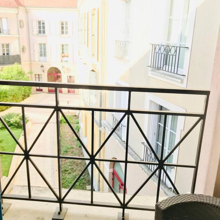 Disney cosy lounge - Two-Bedroom Apartment - 26