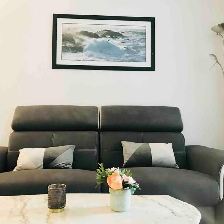 Disney cosy lounge - Two-Bedroom Apartment - 30