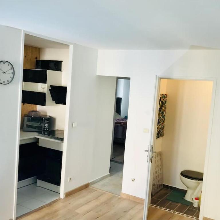 Disney cosy lounge - Two-Bedroom Apartment - 32