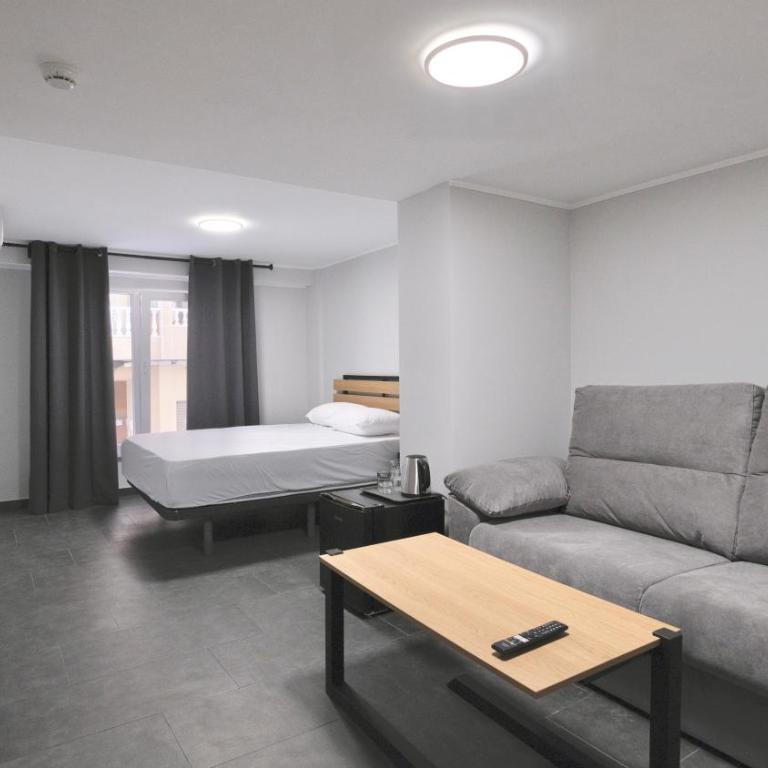 Hostal Lavela - Habitación Triple Clásica - 8