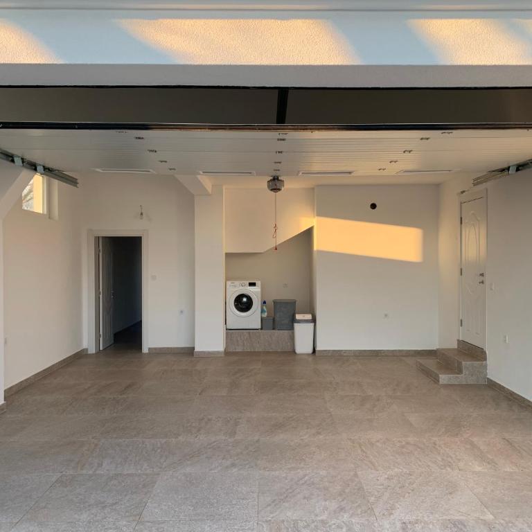 Vila Mikeli - Three-Bedroom Villa - 34