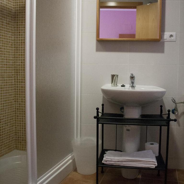 Alojamiento Temporal el Puente - Two-Bedroom Apartment with Patio - 11