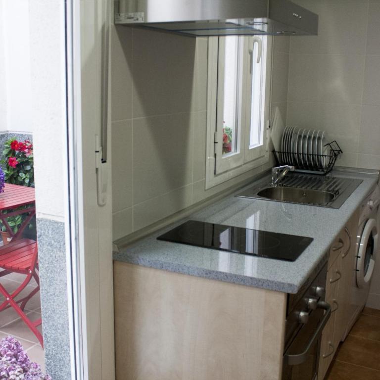 Alojamiento Temporal el Puente - Two-Bedroom Apartment with Patio - 9