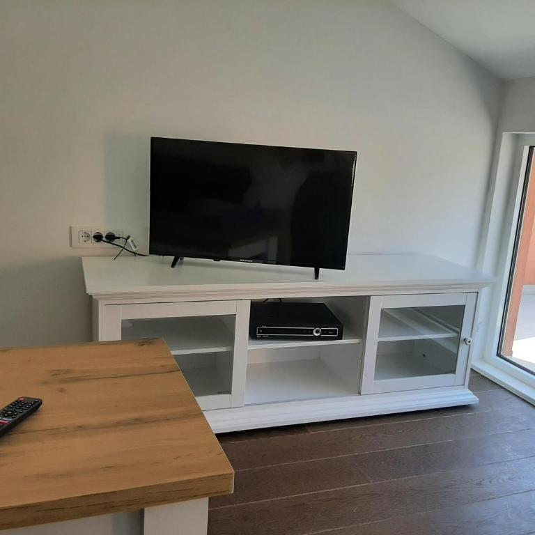 Beautiful flat with sea view Aquamarine - One-Bedroom Apartment - 6