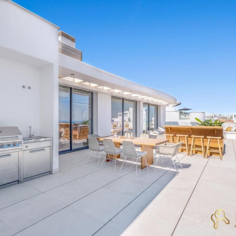 Ático De Lujo Con Jacuzzi En Higuerón West - Three-Bedroom Apartment - 4