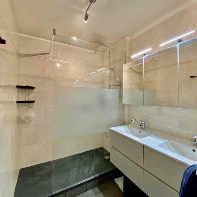 CHAMBRE DE 11 M2 AVEC BALCON - Chambre Simple avec Balcon - 2