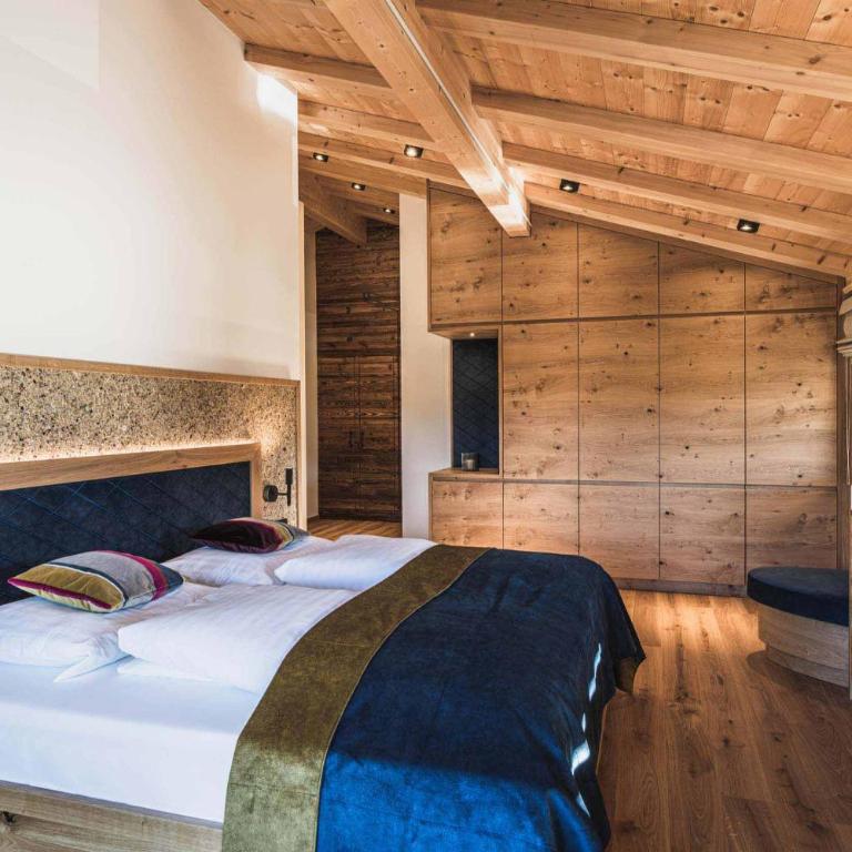 Chalet am Wetterkreuz - Luxus mit Sauna & Whirlpool in Reit im Winkl - Doppelzimmer mit Parkblick - 35