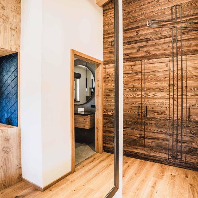 Chalet am Wetterkreuz - Luxus mit Sauna & Whirlpool in Reit im Winkl - Doppelzimmer mit Parkblick - 38