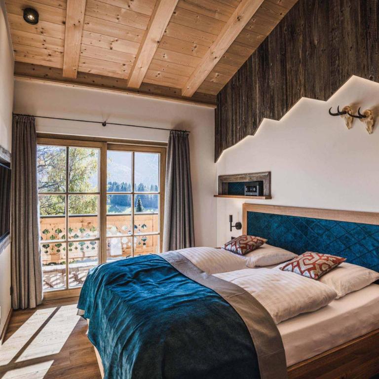 Chalet am Wetterkreuz - Luxus mit Sauna & Whirlpool in Reit im Winkl - Doppelzimmer mit Parkblick - 39