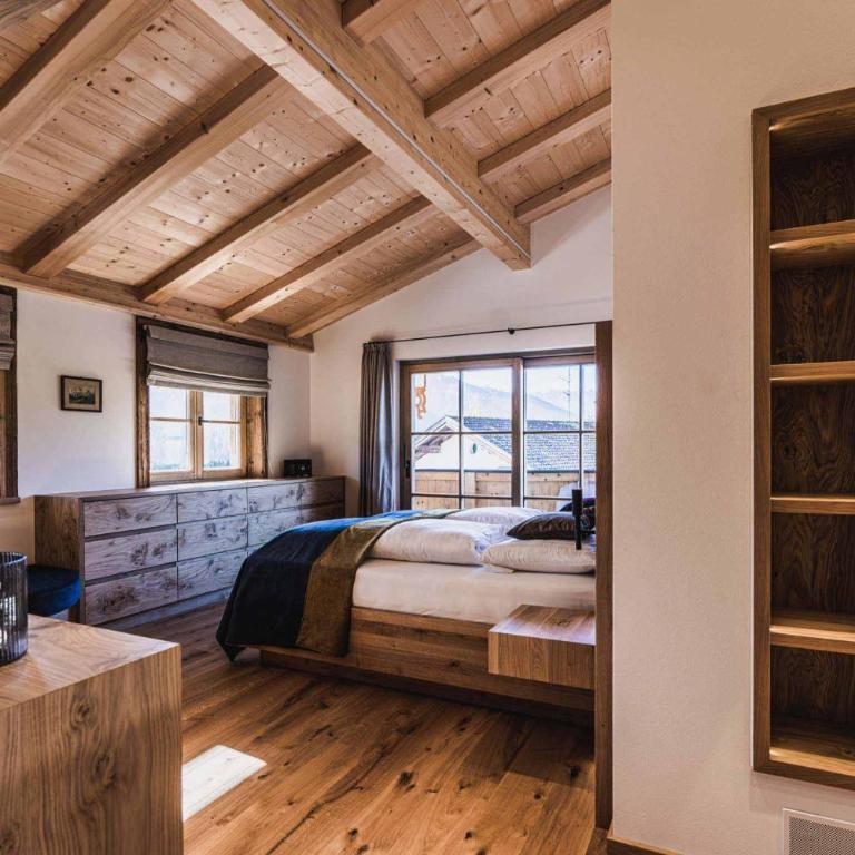 Chalet am Wetterkreuz - Luxus mit Sauna & Whirlpool in Reit im Winkl - Doppelzimmer mit Parkblick - 36