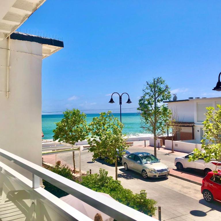 La Cala Beach Home - beachfront few steps away from sandy beach - Casa de 4 dormitorios - 2